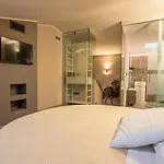 Hotel 1137 *