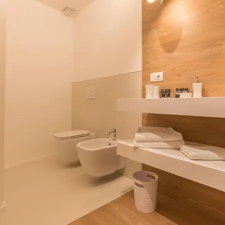 1137 Hotel *